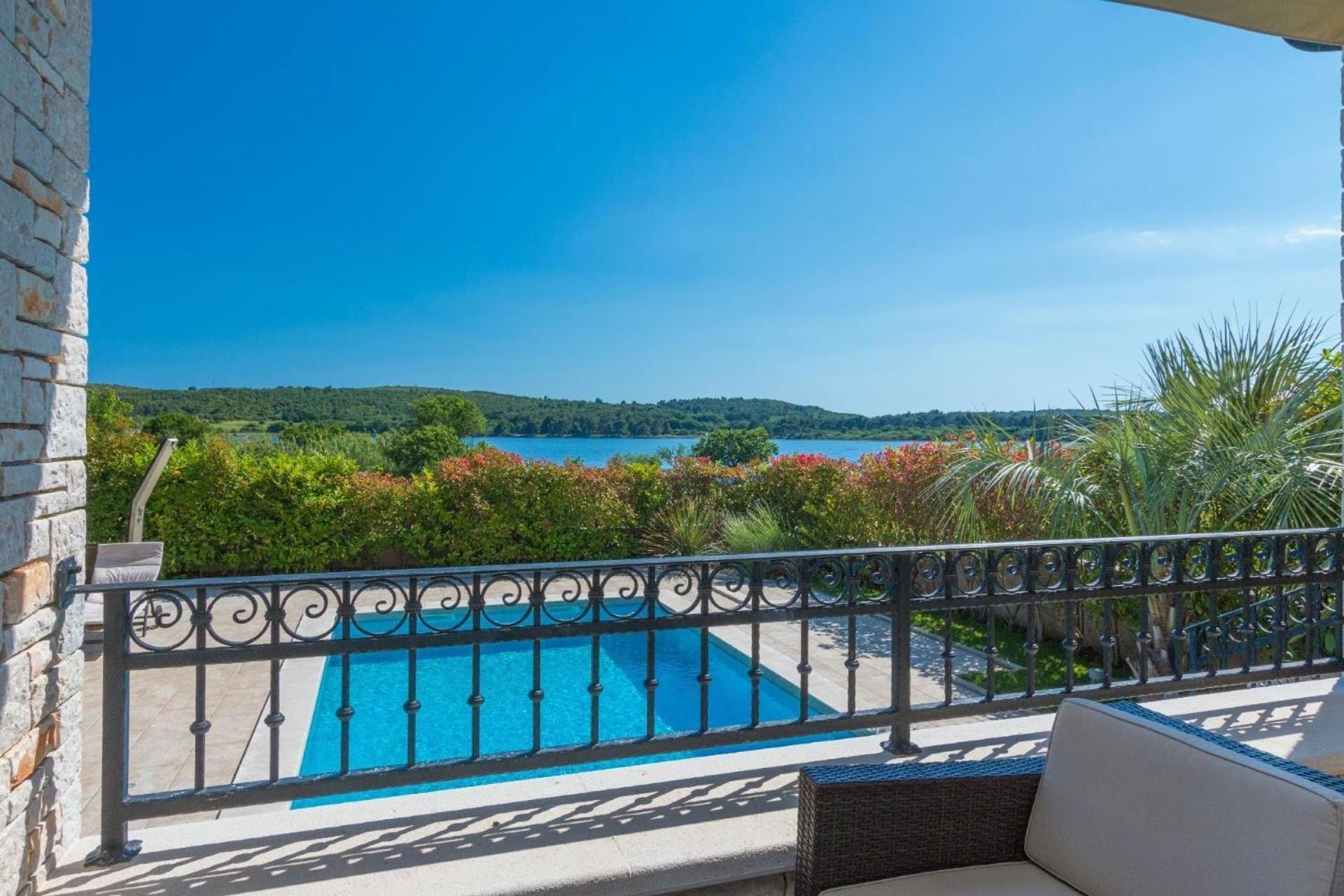 Ferienhaus In Pomer Mit Privatem Beheizten Pool Und Meerblick Exteriör bild